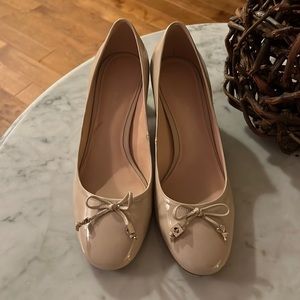 ♠️Kate Spade New York♠️ Bev Bow Nude Patent Leather Pumps
